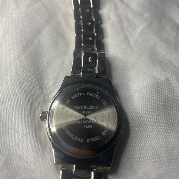 Women’s silver tone watch folio - Picture 6 of 7